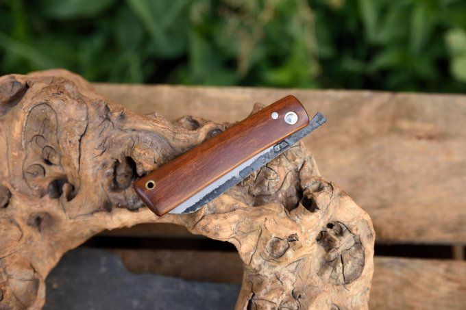 Couteau pliant 18.9cm, système deux clous, manche monobloc