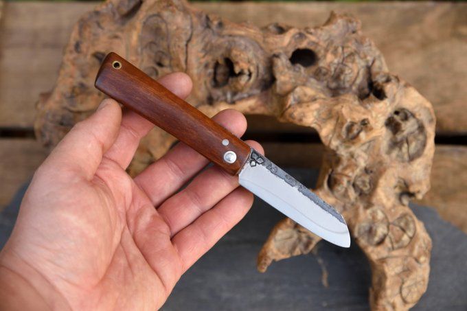Couteau pliant 18.9cm, système deux clous, manche monobloc