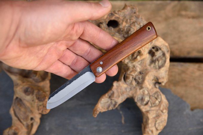 Couteau pliant 18.9cm, système deux clous, manche monobloc