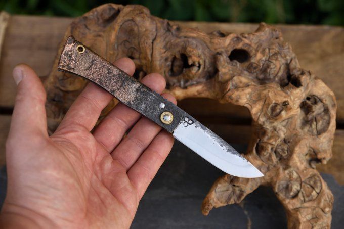 Couteau pliant à friction 20.5cm, manche en fer brasé cuivre / laiton, système deux clous
