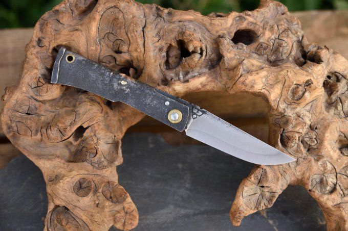 Couteau pliant à friction 20cm, manche en fer brasé cuivre / laiton, système deux clous