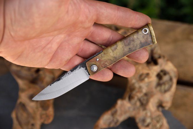 Couteau pliant à friction 17cm, système deux clous, manche en laiton