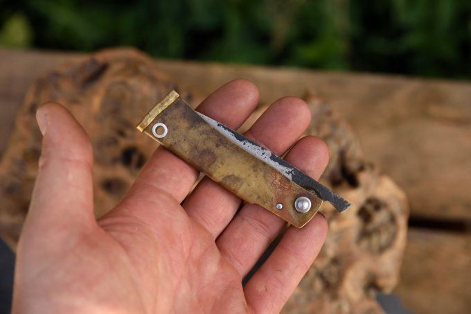 Couteau pliant à friction 17cm, système deux clous, manche en laiton