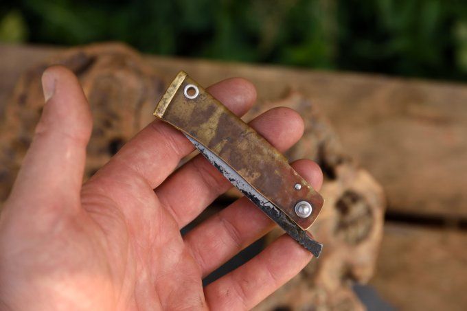 Couteau pliant à friction 17cm, système deux clous, manche en laiton