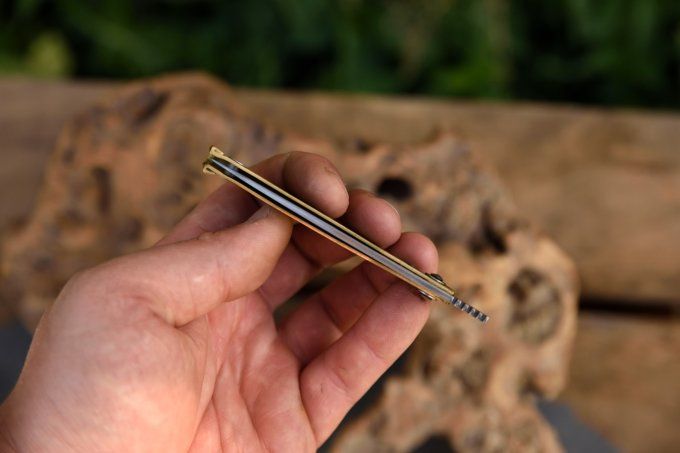 Couteau pliant à friction 17cm, système deux clous, manche en laiton