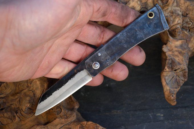 Couteau pliant à friction, manche en acier, système deux clous