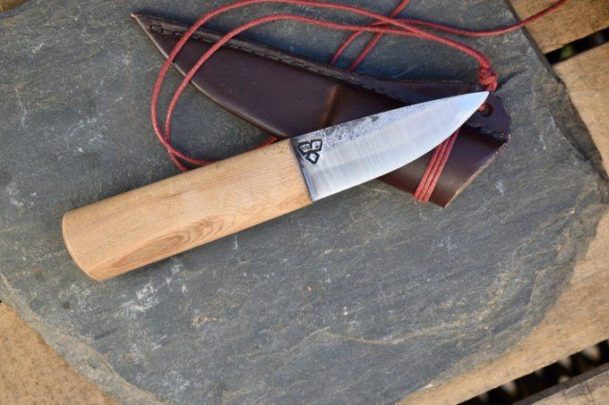 Couteau utilitaire 17cm, Manche en Frêne, Etui en cuir moulé