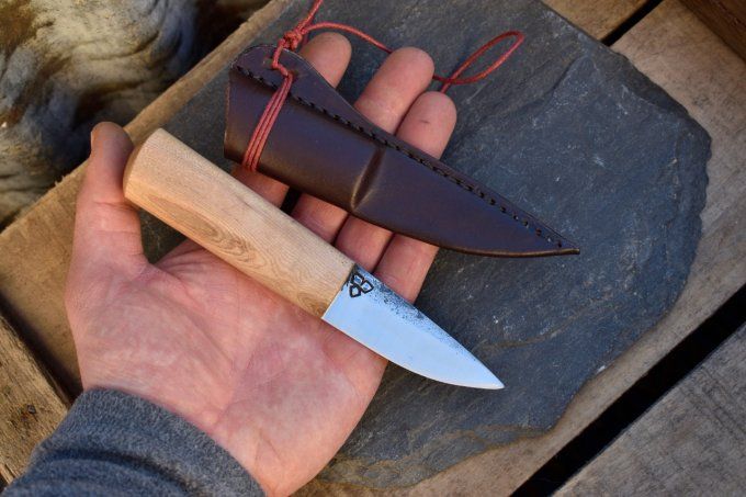 Couteau utilitaire 17cm, Manche en Frêne, Etui en cuir moulé
