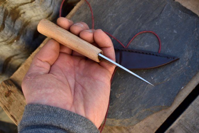 Couteau utilitaire 17cm, Manche en Frêne, Etui en cuir moulé