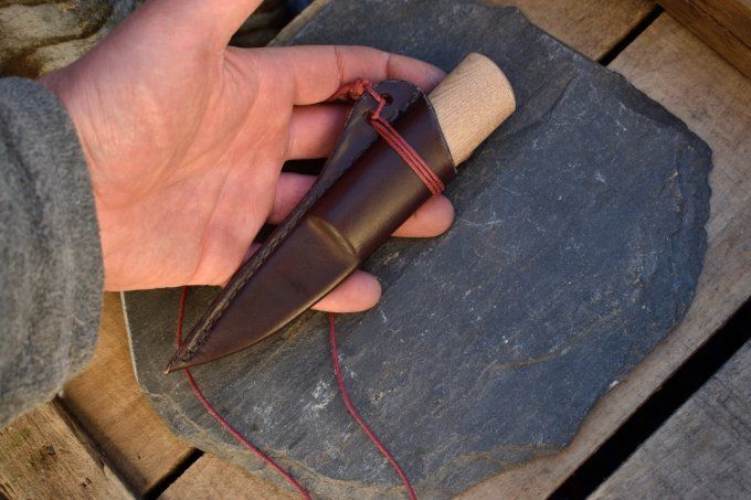 Couteau utilitaire 17cm, Manche en Frêne, Etui en cuir moulé