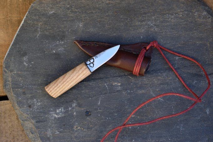 Couteau utilitaire 8.8 cm, Manche en Châtaigner, Etui cuir moulé