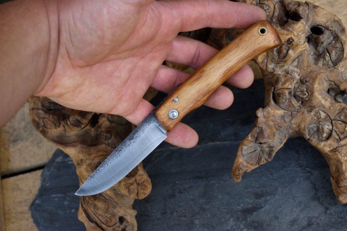 Couteau pliant 20cm, système deux clous, manche monobloc, Bois inconnu