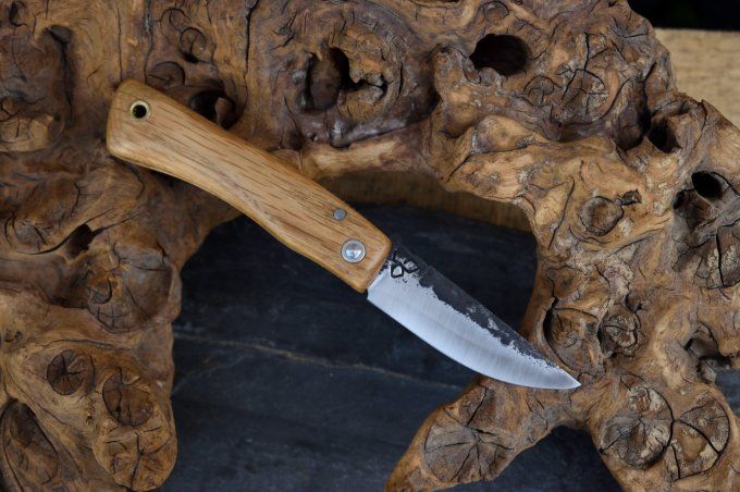 Couteau pliant 18cm, système deux clous, manche monobloc en Chêne