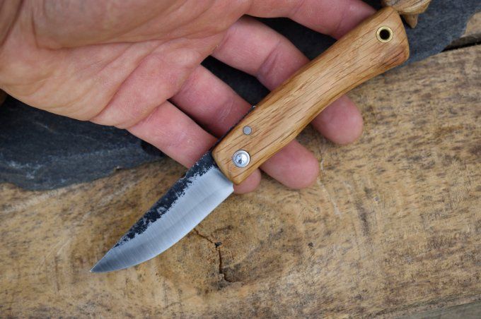 Couteau pliant 18cm, système deux clous, manche monobloc en Chêne