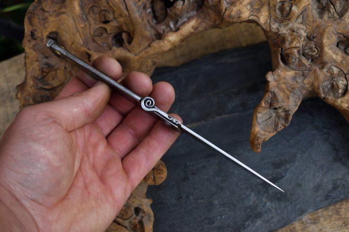 Couteau pliant à friction 20cm, manche en acier, système deux clous