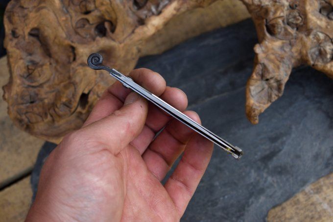 Couteau pliant à friction 18cm, manche en acier, système deux clous