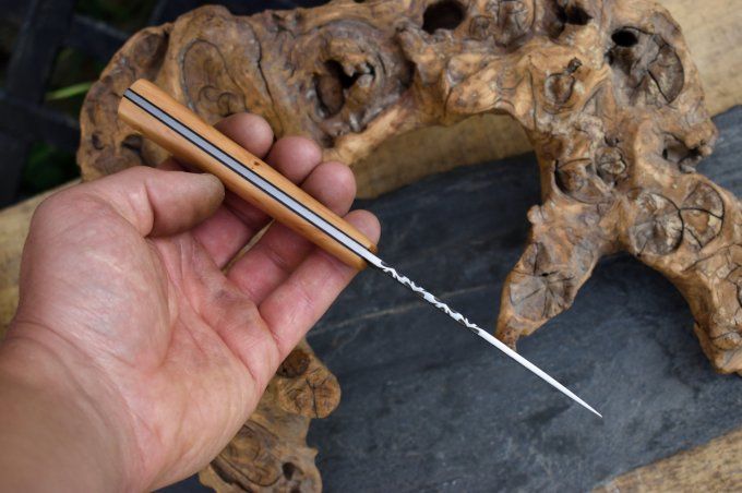 Utilitaire 22 cm, manche en Aubépine