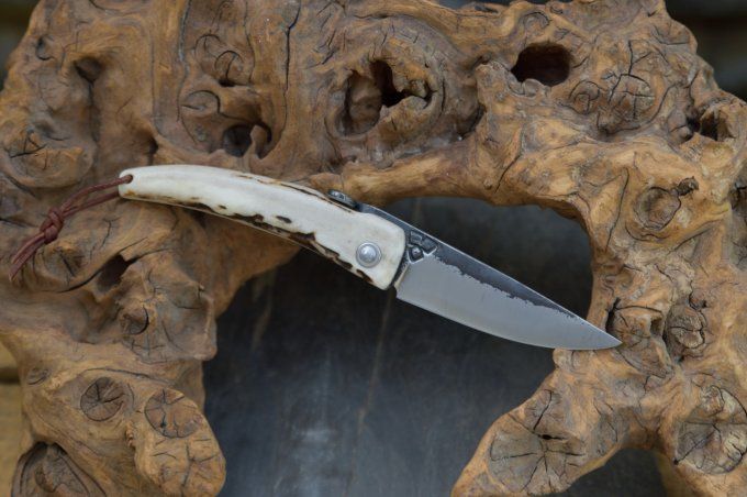 Couteau pliant piémontais 16cm, manche monobloc en bois de Cerf