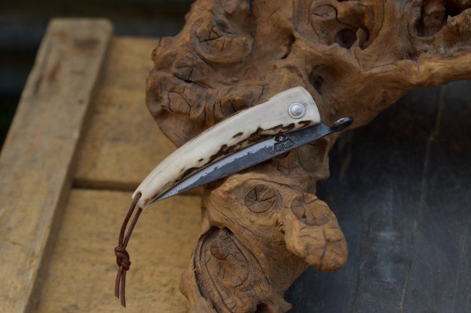 Couteau pliant piémontais 16cm, manche monobloc en bois de Cerf