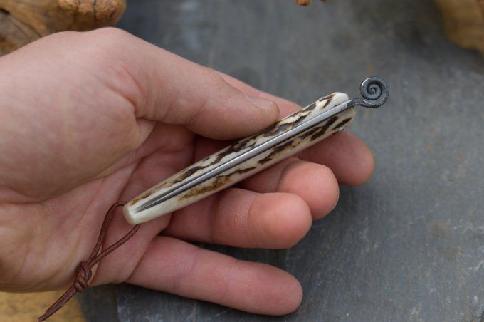 Couteau pliant piémontais 16cm, manche monobloc en bois de Cerf