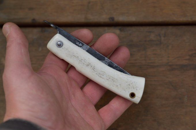 Couteau pliant piémontais 20cm, manche monobloc en bois de Cerf