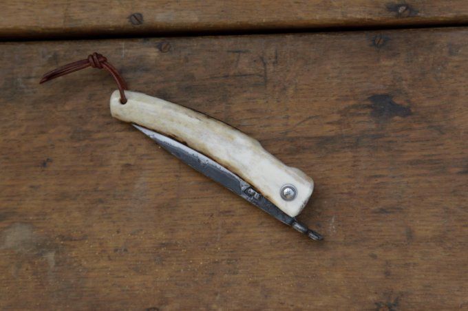 Couteau pliant piémontais 18cm, manche monobloc en bois de Cerf
