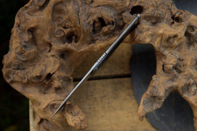 Couteau pliant à friction, système deux clous, manche en acier