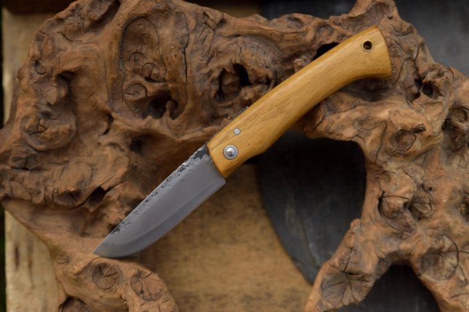 Couteau pliant 19.8cm, système deux clous, manche monobloc en Robinier