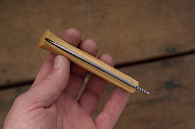 Couteau pliant 19.8cm, système deux clous, manche monobloc en bois inconnu