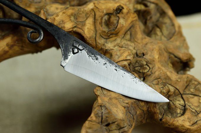 Couteau forgé 16cm, manche à volute
