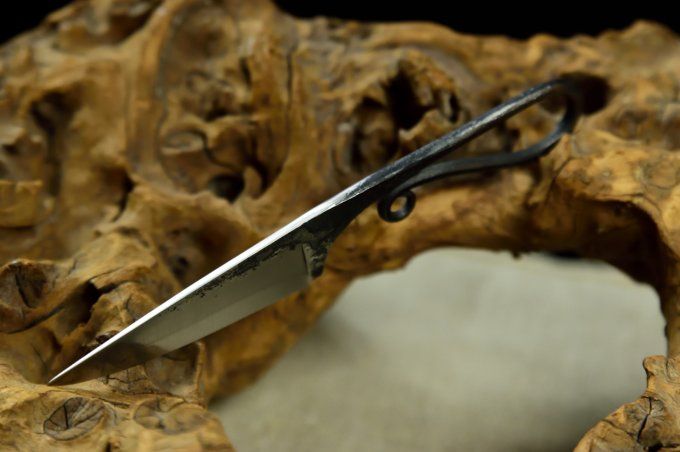 Couteau forgé 16cm, manche à volute
