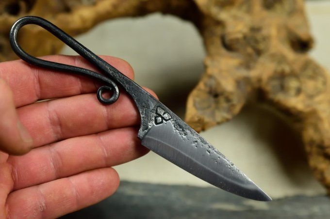 Couteau forgé 16cm, manche à volute
