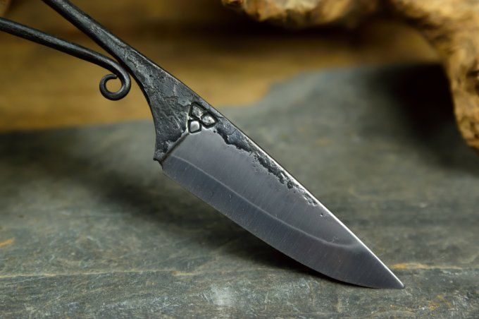 Couteau forgé 18 cm, manche à volute