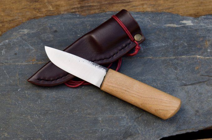 Couteau utilitaire 17cm, Manche en Frêne, Etui en cuir moulé