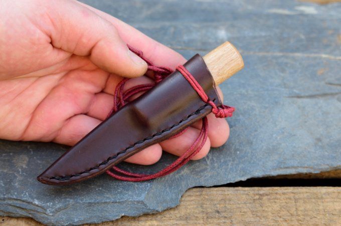 Couteau utilitaire 13cm, Manche en Frêne, Etui cuir moulé 