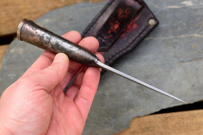 Utilitaire renforcé à manche roulé 22cm. Etui cuir moulé