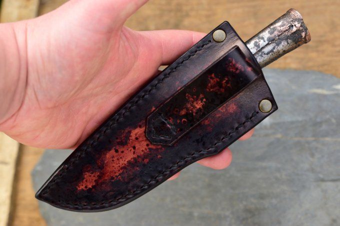 Utilitaire renforcé à manche roulé 22cm. Etui cuir moulé